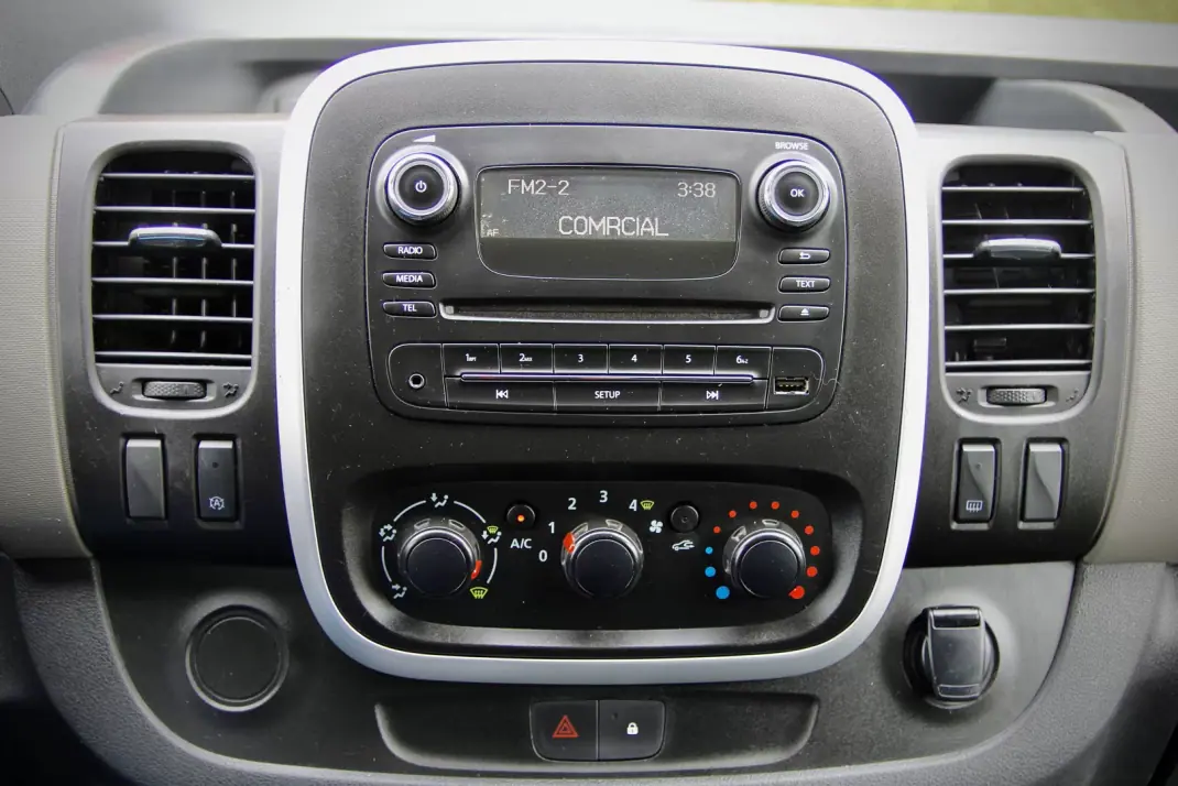 Renault 2019 - 16990 EUR, 188000 km - AUTO.MOTO.pt - 188000km - foto 14 de 21