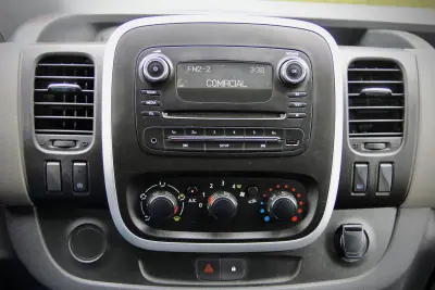 Renault 2019 - 16990 EUR, 188000 km - AUTO.MOTO.pt - 188000km - foto 14 de 21