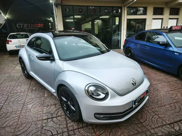 Volkswagen New Beetle 2012 - 12500 EUR, 170000 km - AUTO.MOTO.pt - 170000km - foto 5 de 26