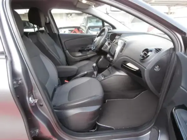 Renault Captur 2014 - 12900 EUR, 155622 km - AUTO.MOTO.pt - 155622km - foto 24 de 30