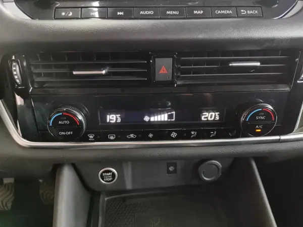 Nissan Qashqai 2022 - 20500 EUR, 63500 km - AUTO.MOTO.pt - 63500km - foto 30 de 39