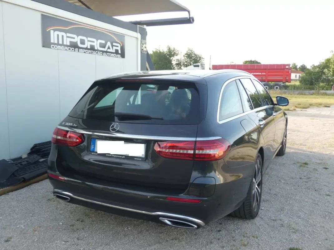 Mercedes-Benz E 300 2020 - 28500 EUR, 217000 km - AUTO.MOTO.pt - 217000km - foto 5 de 39