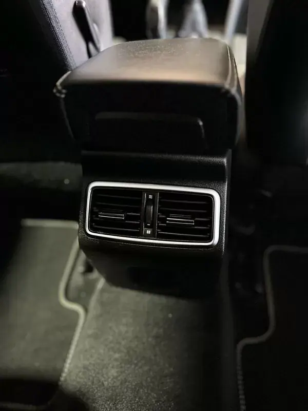 Renault Mégane 2019 - 14250 EUR, 135000 km - AUTO.MOTO.pt - 135000km - foto 36 de 36