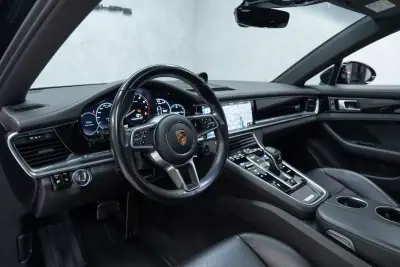 Porsche Panamera Sport Turismo 2020 - 63950 EUR, 111000 km - AUTO.MOTO.pt - 111000km - foto 18 de 53