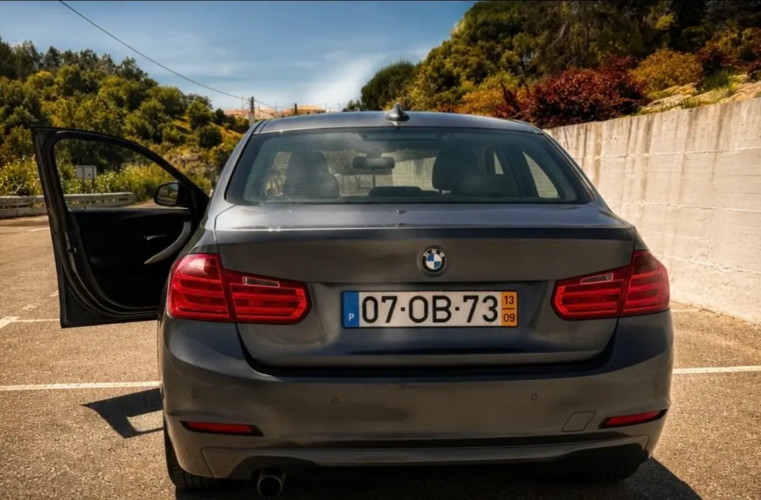 BMW 318 2013 - 9500 EUR, 205000 km - AUTO.MOTO.pt - 205000km - foto 4 de 5
