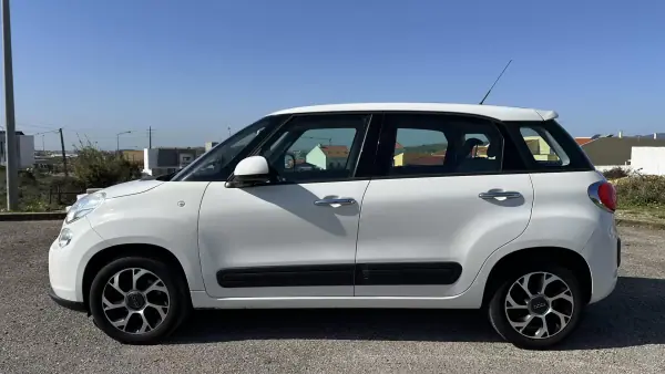 Fiat 500L 2017 - 11900 EUR, 160000 km - AUTO.MOTO.pt - 160000km - foto 4 de 14
