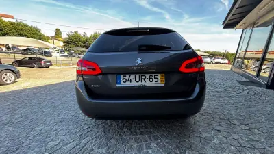 Peugeot 308 SW 2018 - 13990 EUR, 135000 km - AUTO.MOTO.pt - 135000km - foto 4 de 15