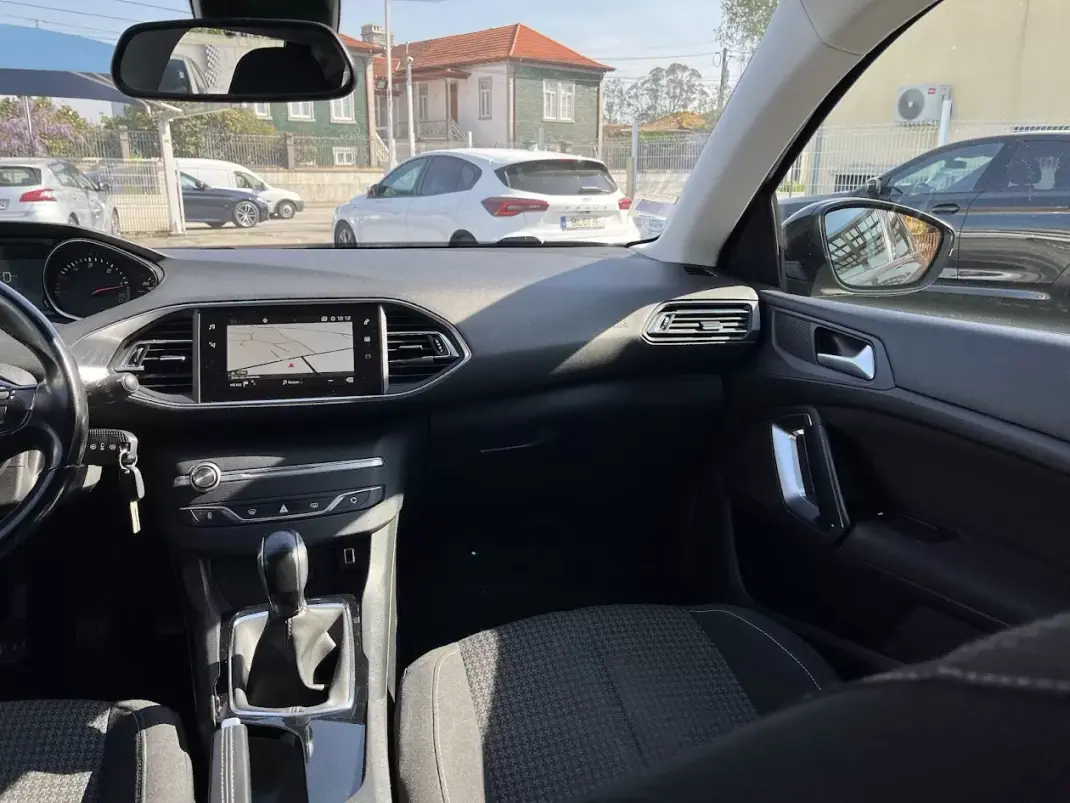 Peugeot 308 SW 2018 - 9950 EUR, 219000 km - AUTO.MOTO.pt - 219000km - foto 13 de 40