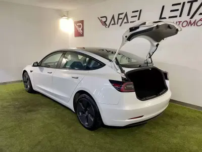Tesla Model 3 2023 - 29750 EUR, 68000 km - AUTO.MOTO.pt - 68000km - foto 42 de 44