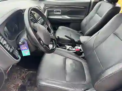 Mitsubishi Outlander 2017 - 15750 EUR, 185000 km - AUTO.MOTO.pt - 185000km - foto 9 de 15