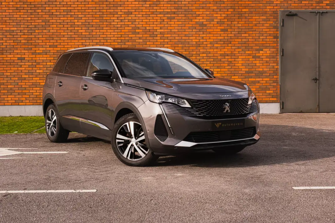 Peugeot 5008 2021 - 24000 EUR, 128300 km - AUTO.MOTO.pt - 128300km - foto 1 de 23