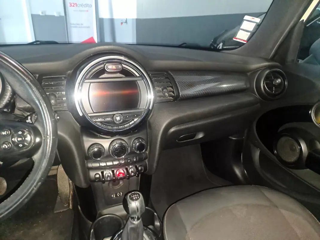 MINI 5 Portas 2015 - 12500 EUR, 130000 km - AUTO.MOTO.pt - 130000km - foto 11 de 19