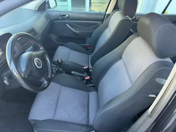 Volkswagen Golf 2003 - 2999 EUR, 191121 km - AUTO.MOTO.pt - 191121km - foto 15 de 25