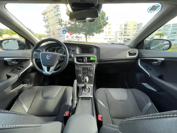 Volvo V40 2014 - 9990 EUR, 180000 km - AUTO.MOTO.pt - 180000km - foto 4 de 5