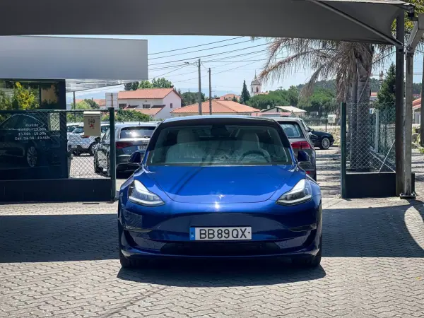 Tesla Model 3 2019 - 28990 EUR, 85000 km - AUTO.MOTO.pt - 85000km - foto 3 de 12