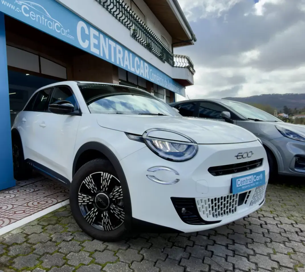 Fiat 600 2025 - 20950 EUR, 6000 km - AUTO.MOTO.pt - 6000km - foto 2 de 31