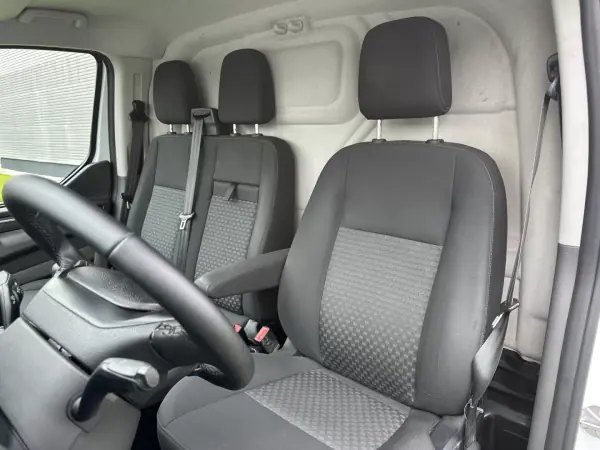 Ford Transit 2020 - 16900 EUR, 200000 km - AUTO.MOTO.pt - 200000km - foto 32 de 37