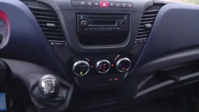 Iveco Daily 35 S14 2.3 D PLATAFORMA 2017 - 22500 EUR, 212340 km - AUTO.MOTO.pt - 212340km - foto 9 de 17