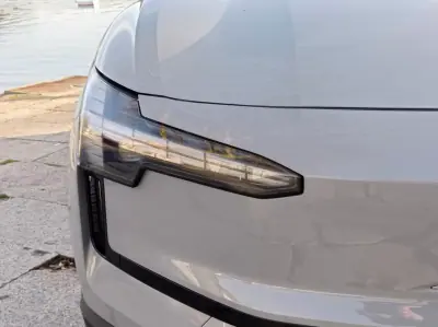 Volvo EX30 2024 - 32900 EUR, 23500 km - AUTO.MOTO.pt - 23500km - foto 7 de 17