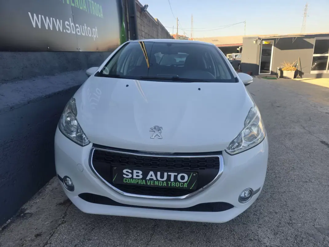 Peugeot 208 2014 - 7250 EUR, 157000 km - 157000km - foto 14 de 23