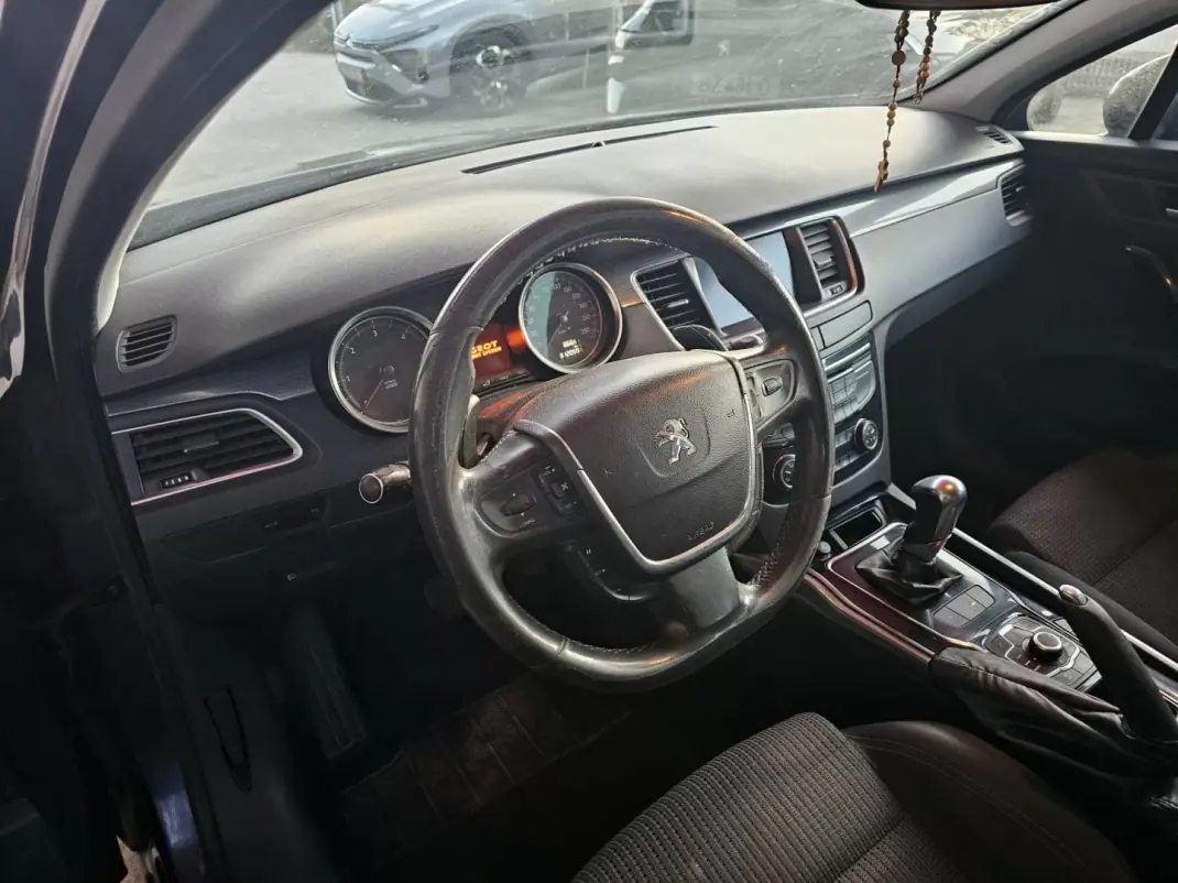 Peugeot 508 SW 2011 - 3999 EUR, 312000 km - AUTO.MOTO.pt - 312000km - foto 6 de 13