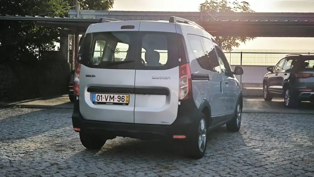 Dacia Dokker 2018 - 10950 EUR, 125000 km - AUTO.MOTO.pt - 125000km - foto 4 de 11