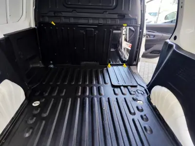 Peugeot Partner 1.6 HDI , 3 Lug. , Iva Dedutivel 2019 - 12480 EUR, 131000 km - AUTO.MOTO.pt - 131000km - foto 26 de 29