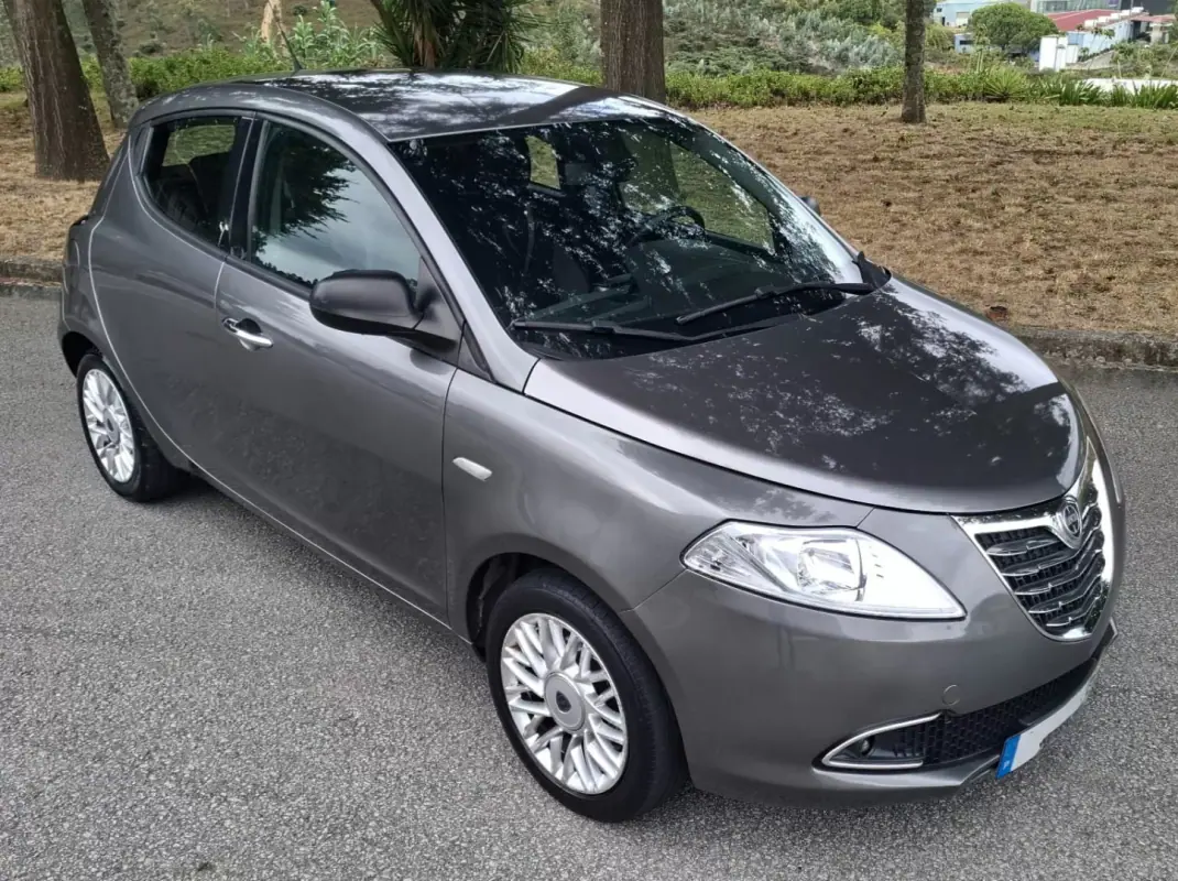 Lancia Ypsilon 2014 - 6950 EUR, 175250 km - 175250km - foto 4 de 11