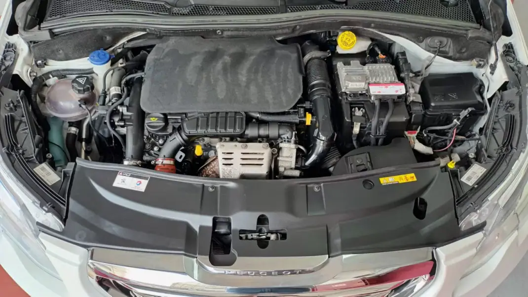 Peugeot 2008 2015 - 11490 EUR, 92490 km - AUTO.MOTO.pt - 92490km - foto 68 de 72