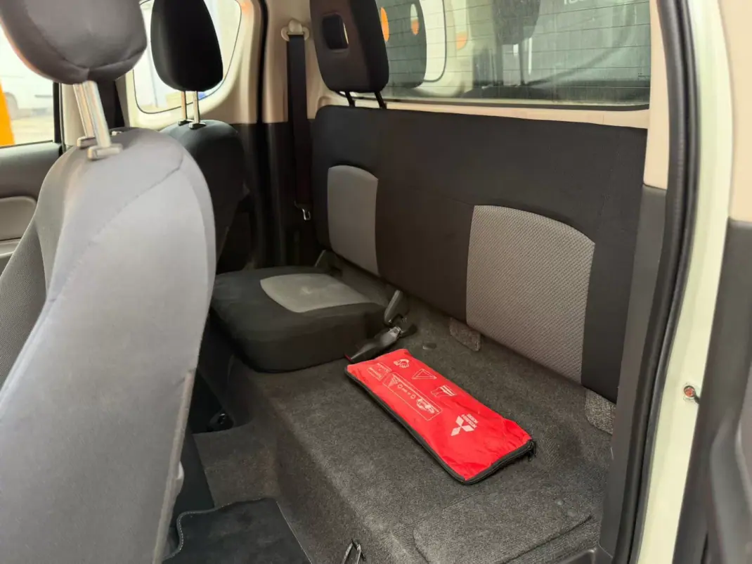 Mitsubishi L200 2.4 DI-D CE 3LUG Club Invite 4WD 2019 - 22900 EUR, 126907 km - AUTO.MOTO.pt - 126907km - foto 16 de 18