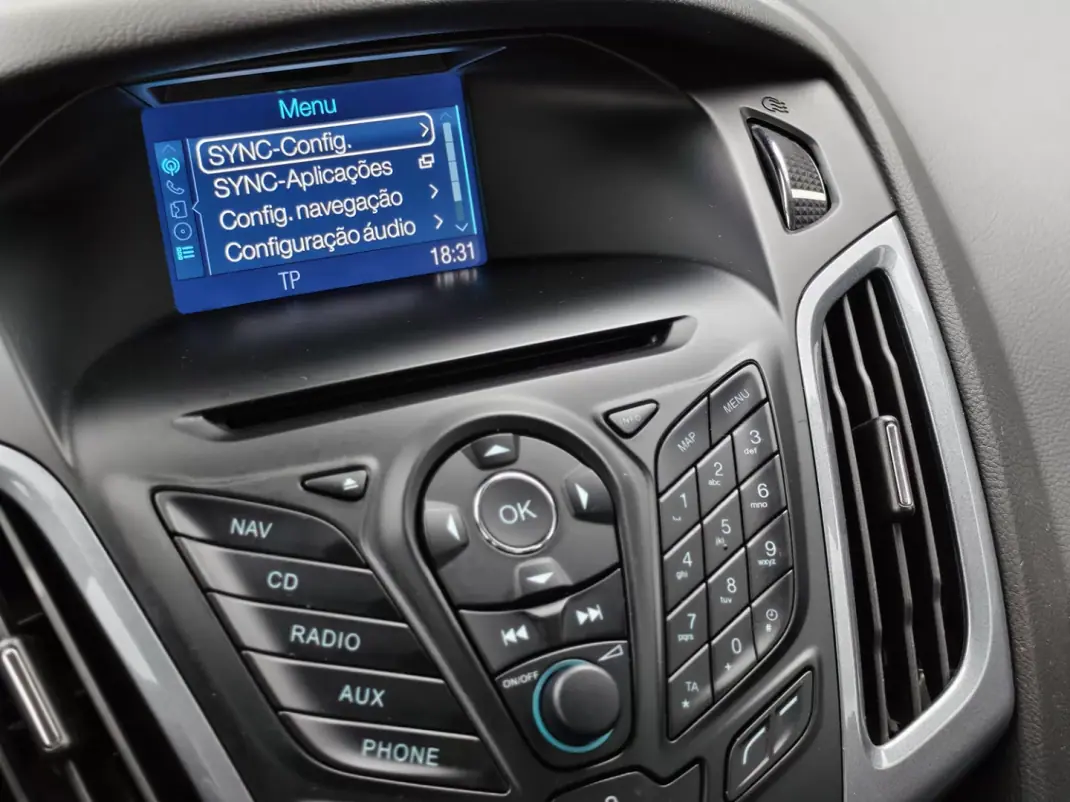 Ford Focus 2015 - 9250 EUR, 134990 km - AUTO.MOTO.pt - 134990km - foto 18 de 18