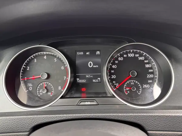 Volkswagen Golf 2017 - 14500 EUR, 123332 km - AUTO.MOTO.pt - 123332km - foto 10 de 26