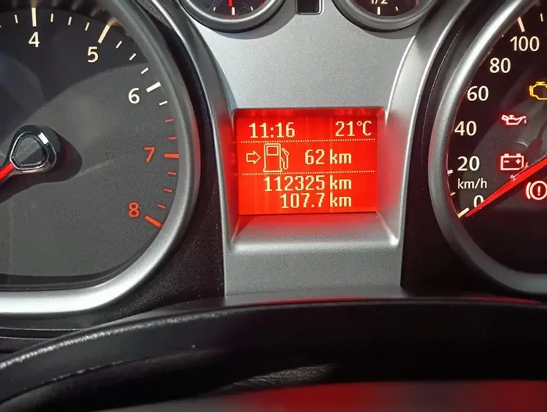 Ford Focus SW 2010 - 5990 EUR, 112000 km - AUTO.MOTO.pt - 112000km - foto 30 de 51