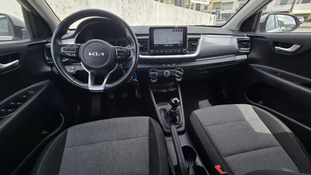 Kia Stonic 2023 - 17450 EUR, 27500 km - AUTO.MOTO.pt - 27500km - foto 12 de 18