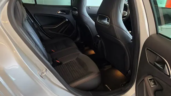 Mercedes-Benz GLA 180 2018 - 24900 EUR, 41570 km - 41570km - foto 47 de 52