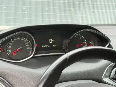 Peugeot 308 SW 2014 - 8950 EUR, 160000 km - AUTO.MOTO.pt - 160000km - foto 12 de 25