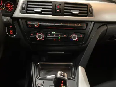 BMW 318 2013 - 10950 EUR, 321745 km - 321745km - foto 11 de 20