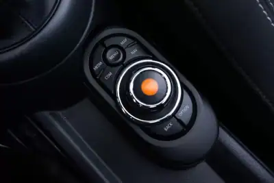 MINI Cooper 2021 - 25999 EUR, 94000 km - AUTO.MOTO.pt - 94000km - foto 37 de 38