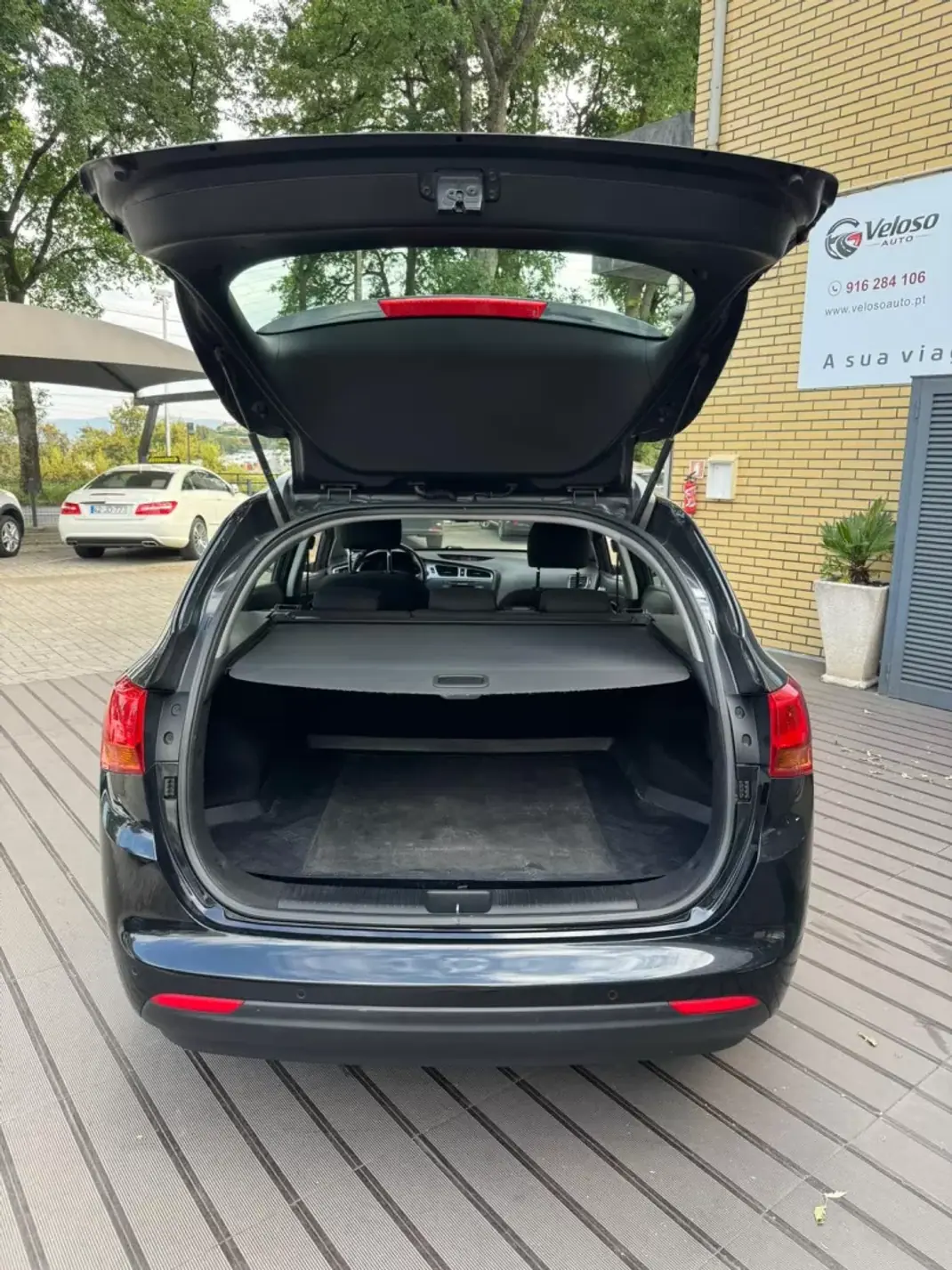 Kia Ceed SW 2015 - 8300 EUR, 151000 km - AUTO.MOTO.pt - 151000km - foto 6 de 13