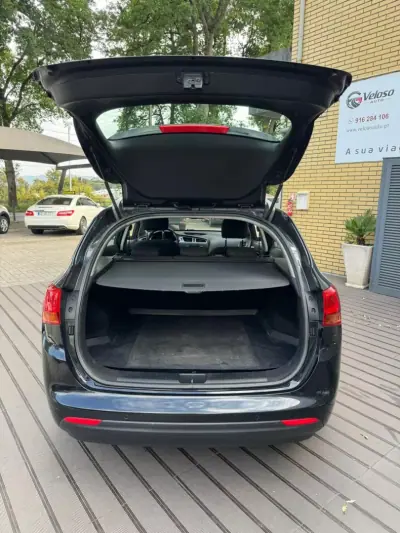 Kia Ceed SW 2015 - 8300 EUR, 151000 km - AUTO.MOTO.pt - 151000km - foto 6 de 13