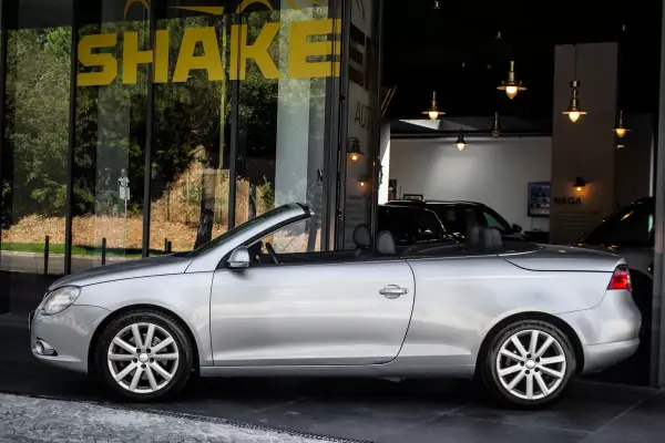Volkswagen EOS 2006 - 8750 EUR, 272113 km - AUTO.MOTO.pt - 272113km - foto 2 de 30