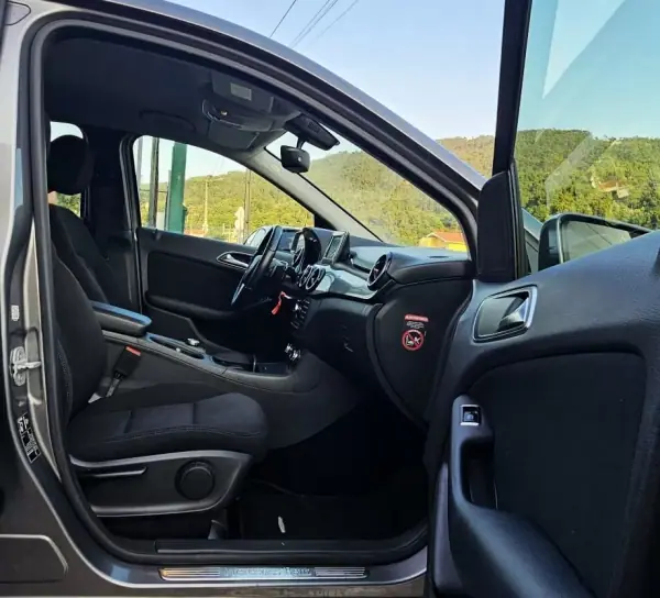 Mercedes-Benz B 180 2014 - 13999 EUR, 160000 km - AUTO.MOTO.pt - 160000km - foto 23 de 25