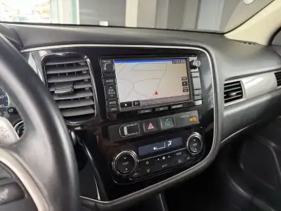 Mitsubishi Outlander 2015 - 15990 EUR, 157367 km - AUTO.MOTO.pt - 157367km - foto 15 de 28