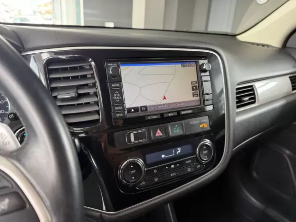 Mitsubishi Outlander 2015 - 15990 EUR, 157367 km - AUTO.MOTO.pt - 157367km - foto 15 de 28