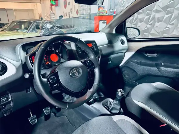Toyota Aygo 2020 - 11750 EUR, 134443 km - AUTO.MOTO.pt - 134443km - foto 18 de 27