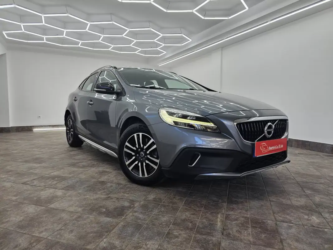Volvo V40 Cross Country 2018 - 15000 EUR, 106816 km - 106816km - foto 2 de 40