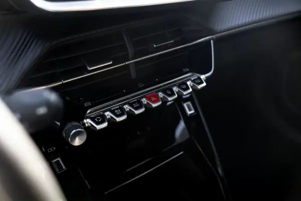 Peugeot 2008 2024 - 17690 EUR, 69650 km - AUTO.MOTO.pt - 69650km - foto 13 de 40