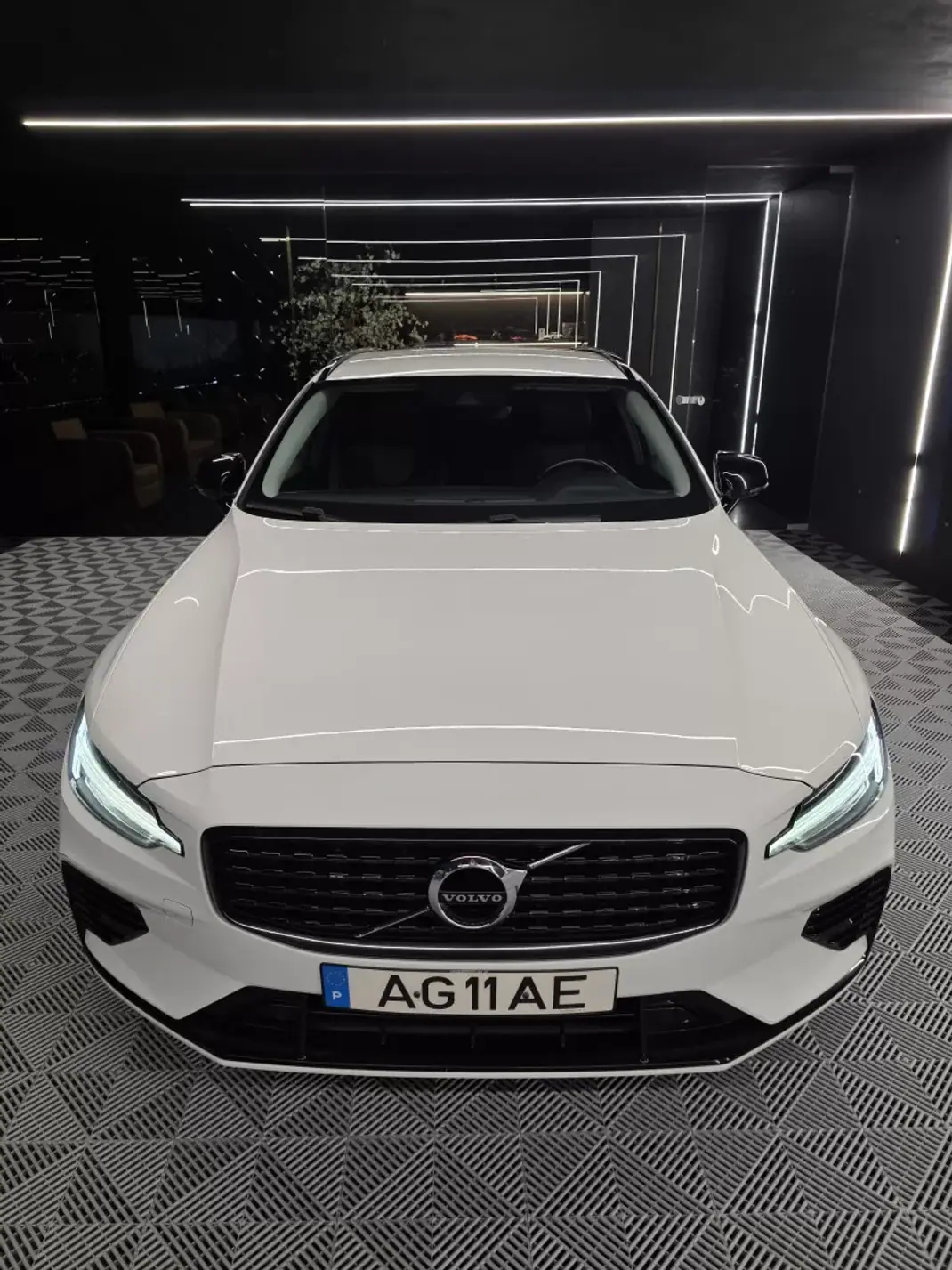 Volvo V60 2021 - 27750 EUR, 129000 km - 129000km - foto 5 de 20