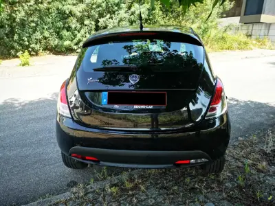 Lancia Ypsilon 2014 - 7500 EUR, 100000 km - AUTO.MOTO.pt - 100000km - foto 5 de 36