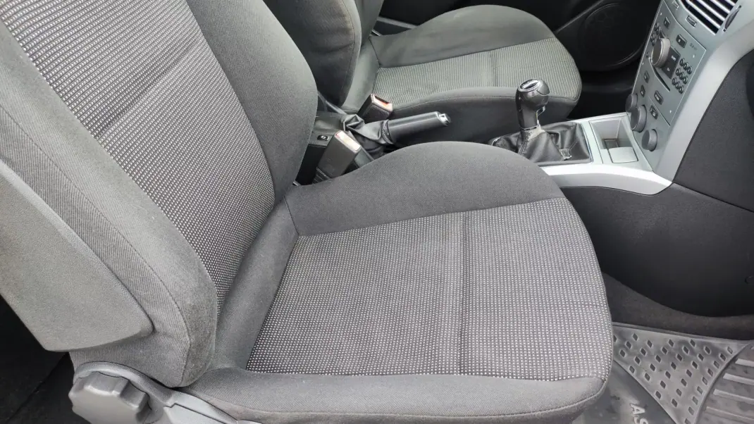 Opel 2010 - 5580 EUR, 219987 km - AUTO.MOTO.pt - 219987km - foto 16 de 20